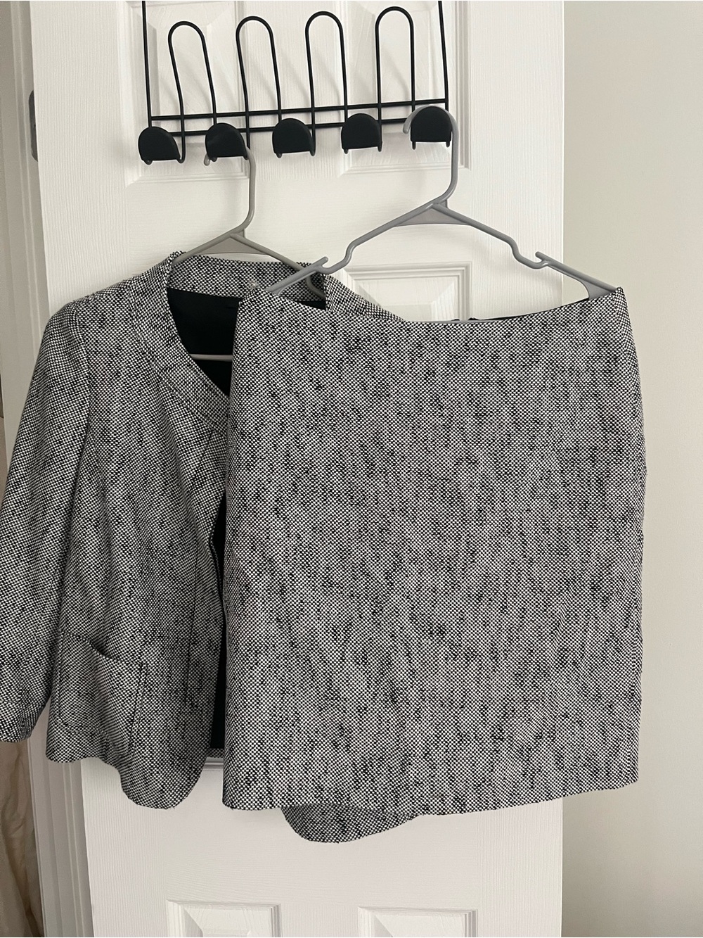 Ellen Tracy Black & White Tweed Skirt Suit